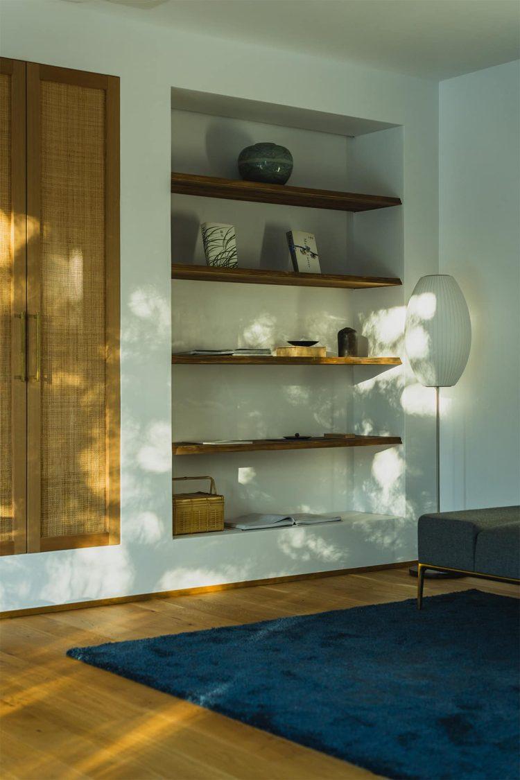 ラタンの扉や棚は物撮りに最適