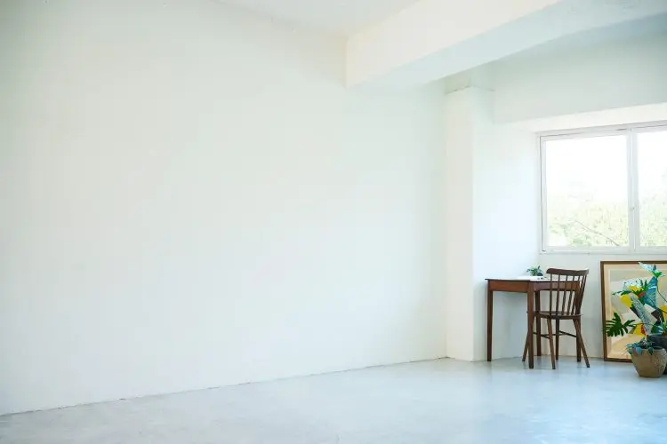 white mortar floor 大きな白壁