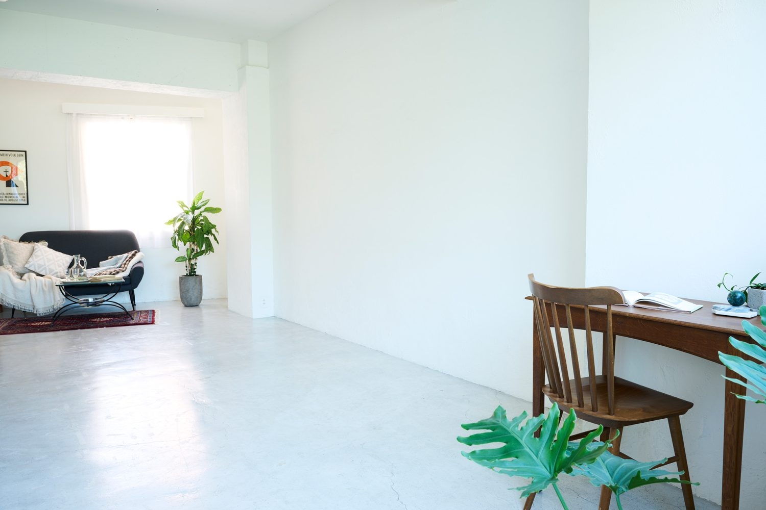 white mortar floor 大きな白壁