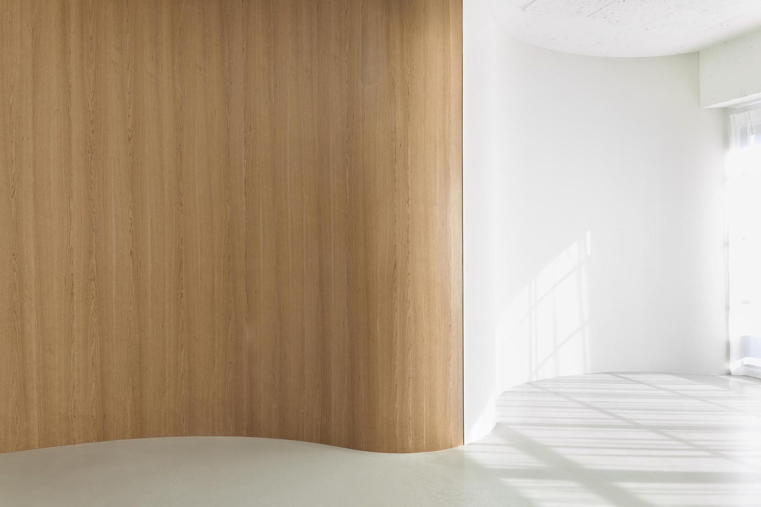 見る角度で変化するカーブ