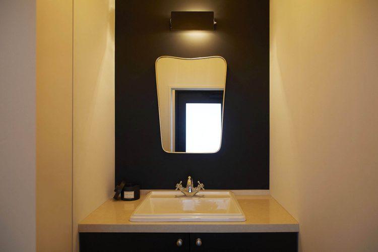 モダンな洗面室