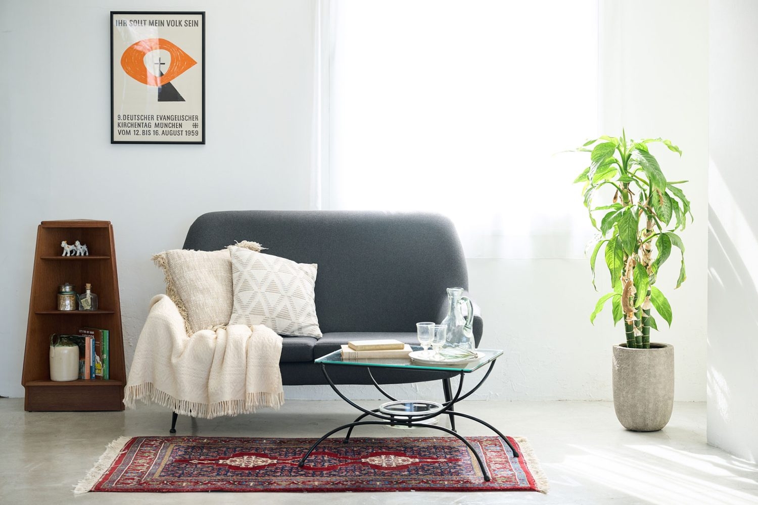 昼過ぎより直射日光も差し込む室内