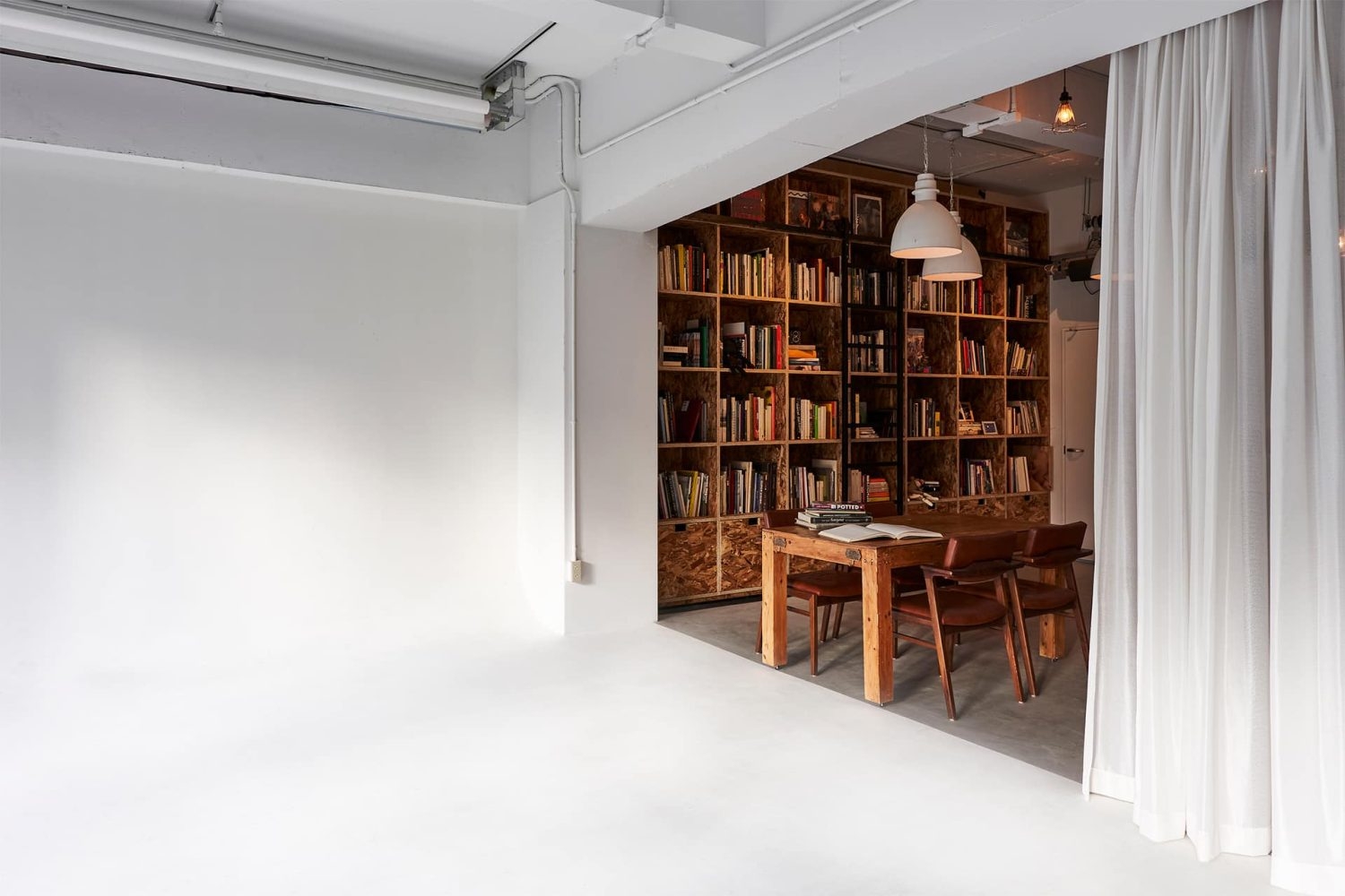 ライブラリー照明あり