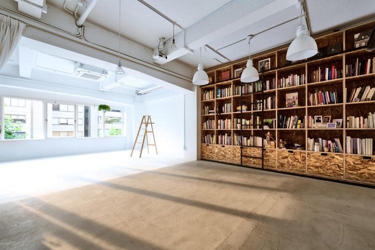 ライブラリーと白ホリ