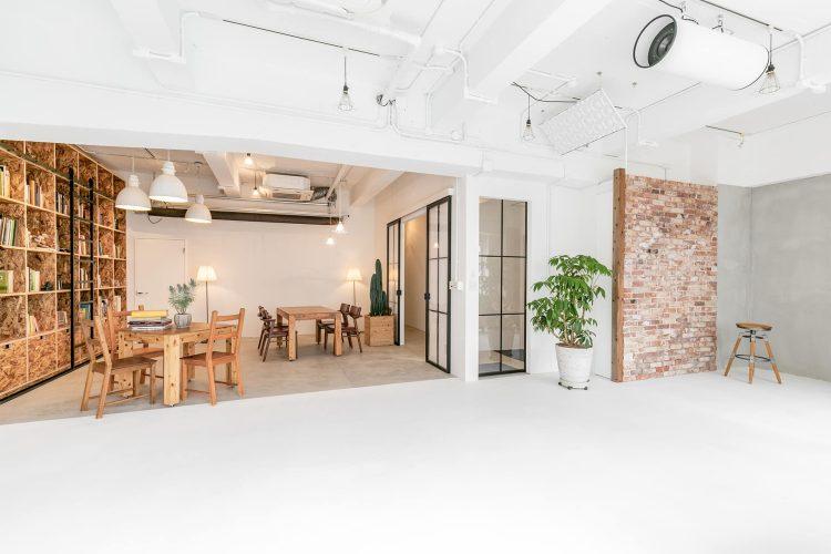 隣にはライブラリースペース