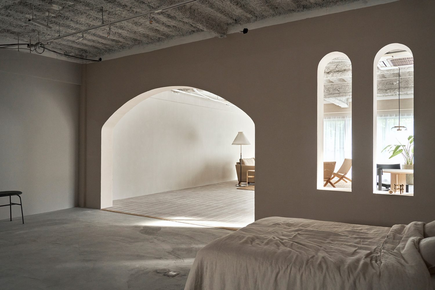 グレーとベージュの塗り壁