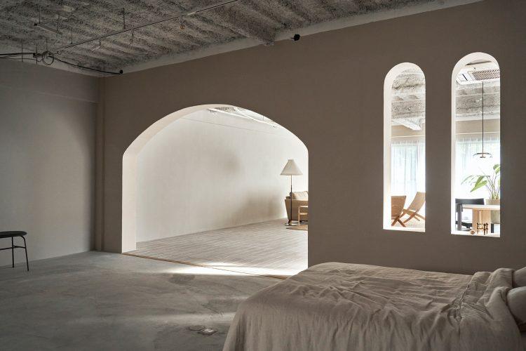 グレーとベージュの塗り壁