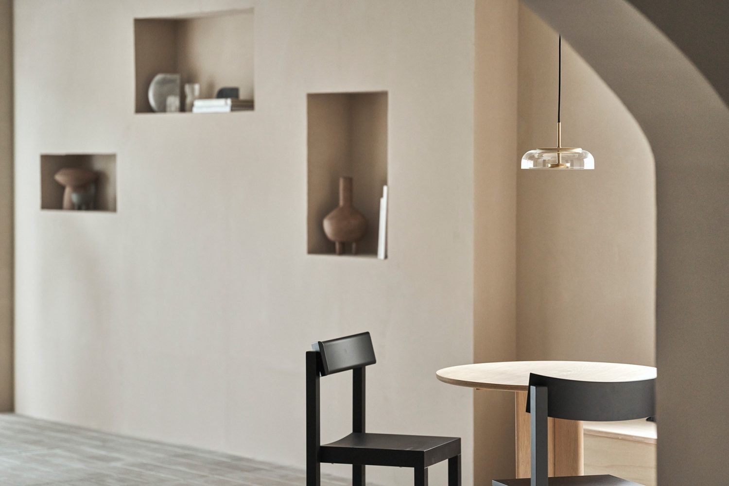 アーチ壁側からダイニング・ニッチ