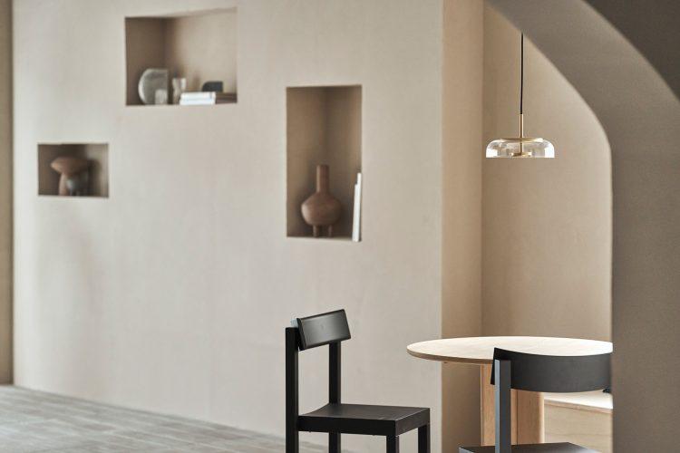 アーチ壁側からダイニング・ニッチ