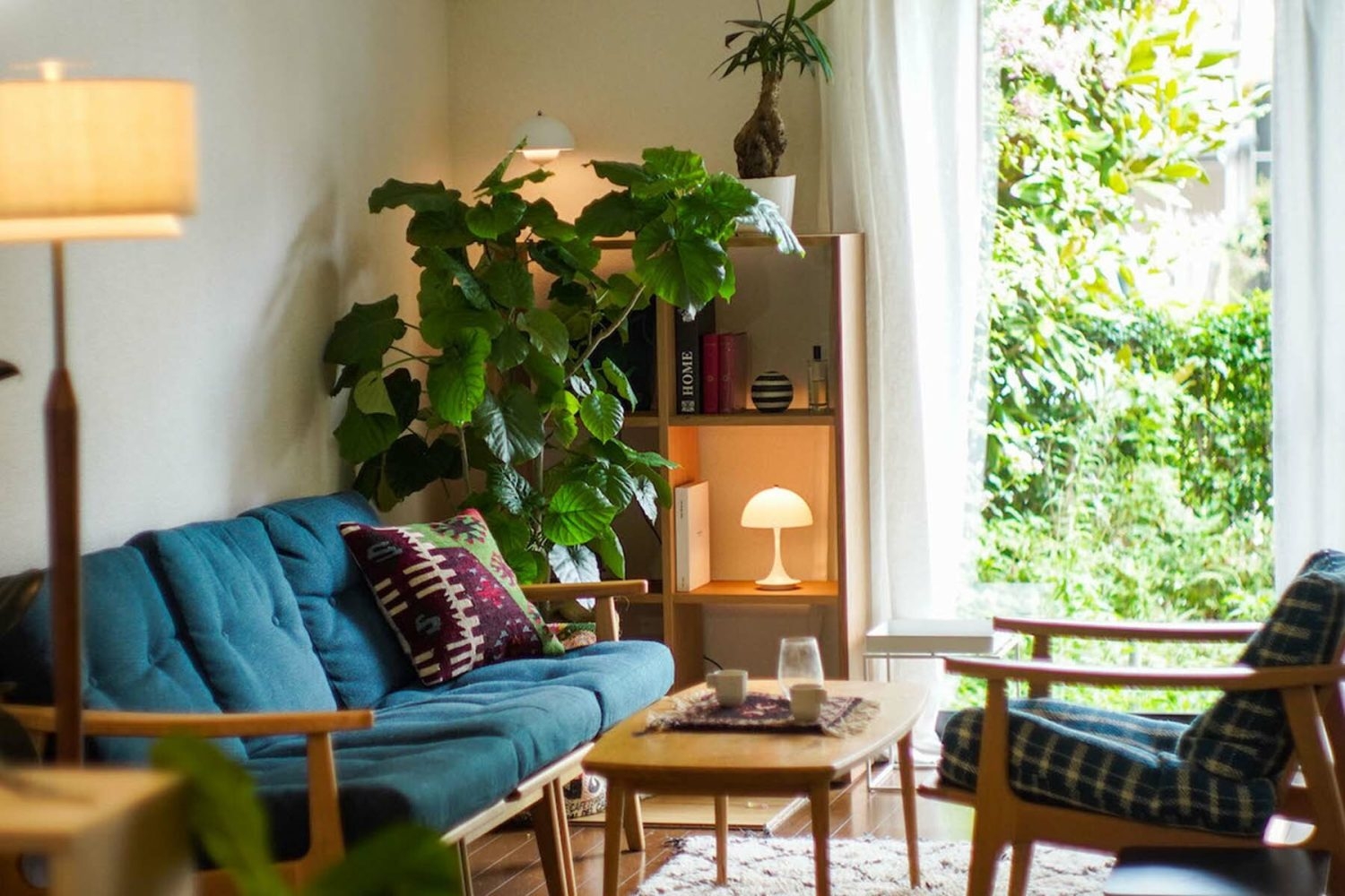 1F 庭に面したリビング