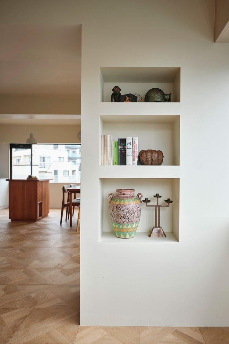 小物がスタイリングしやすい造作棚