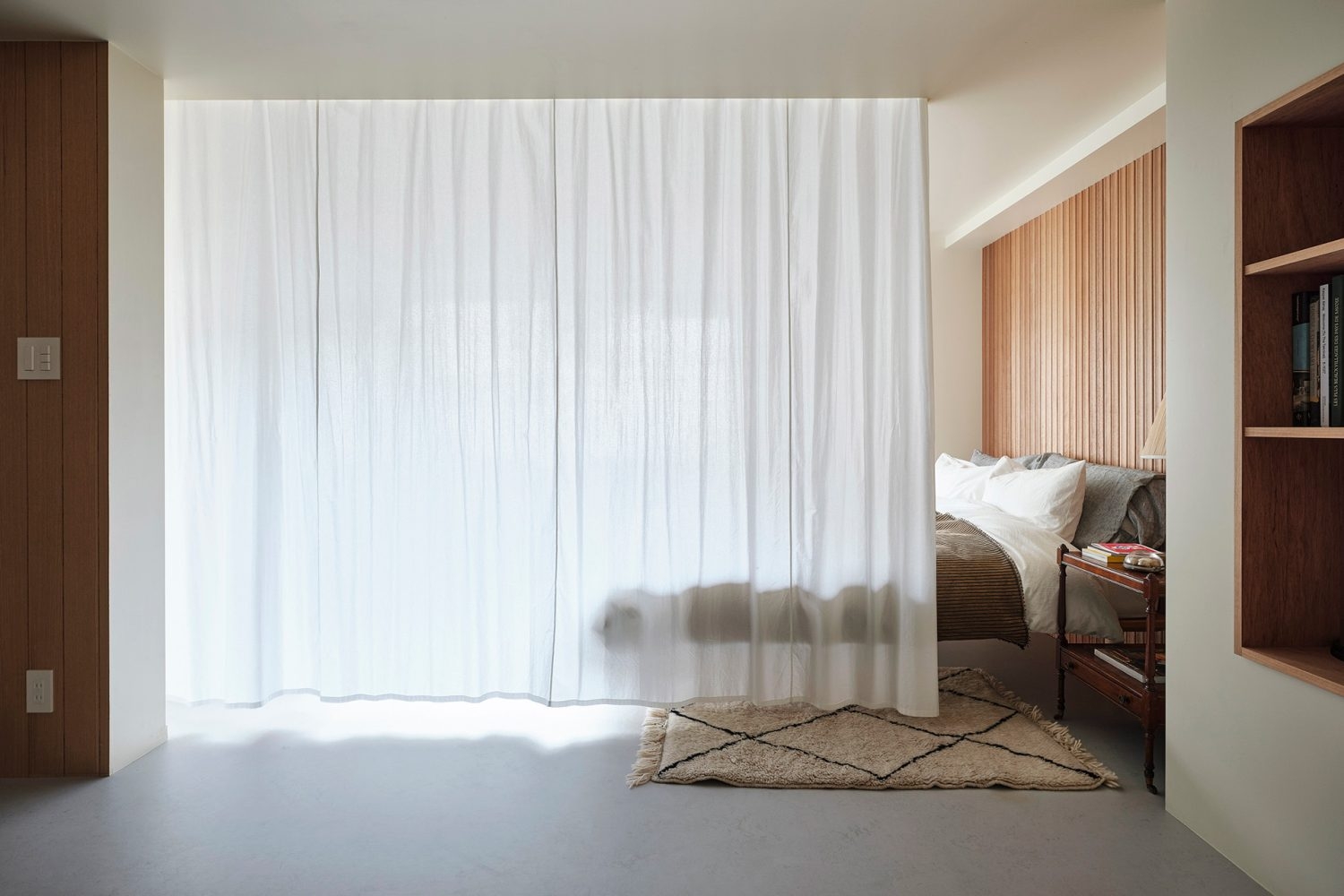 寝室はカーテンで仕切り個室になります