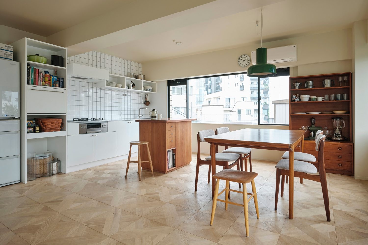 明るいダイニングキッチン