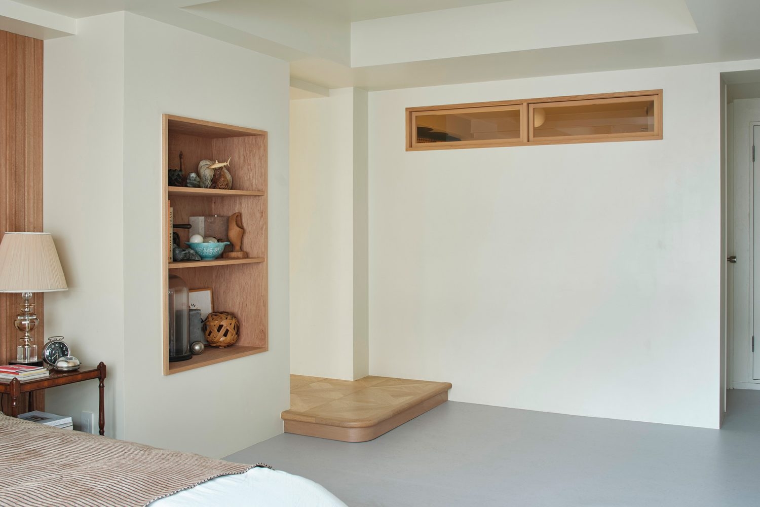 曲面が印象的な上がり框(かまち)