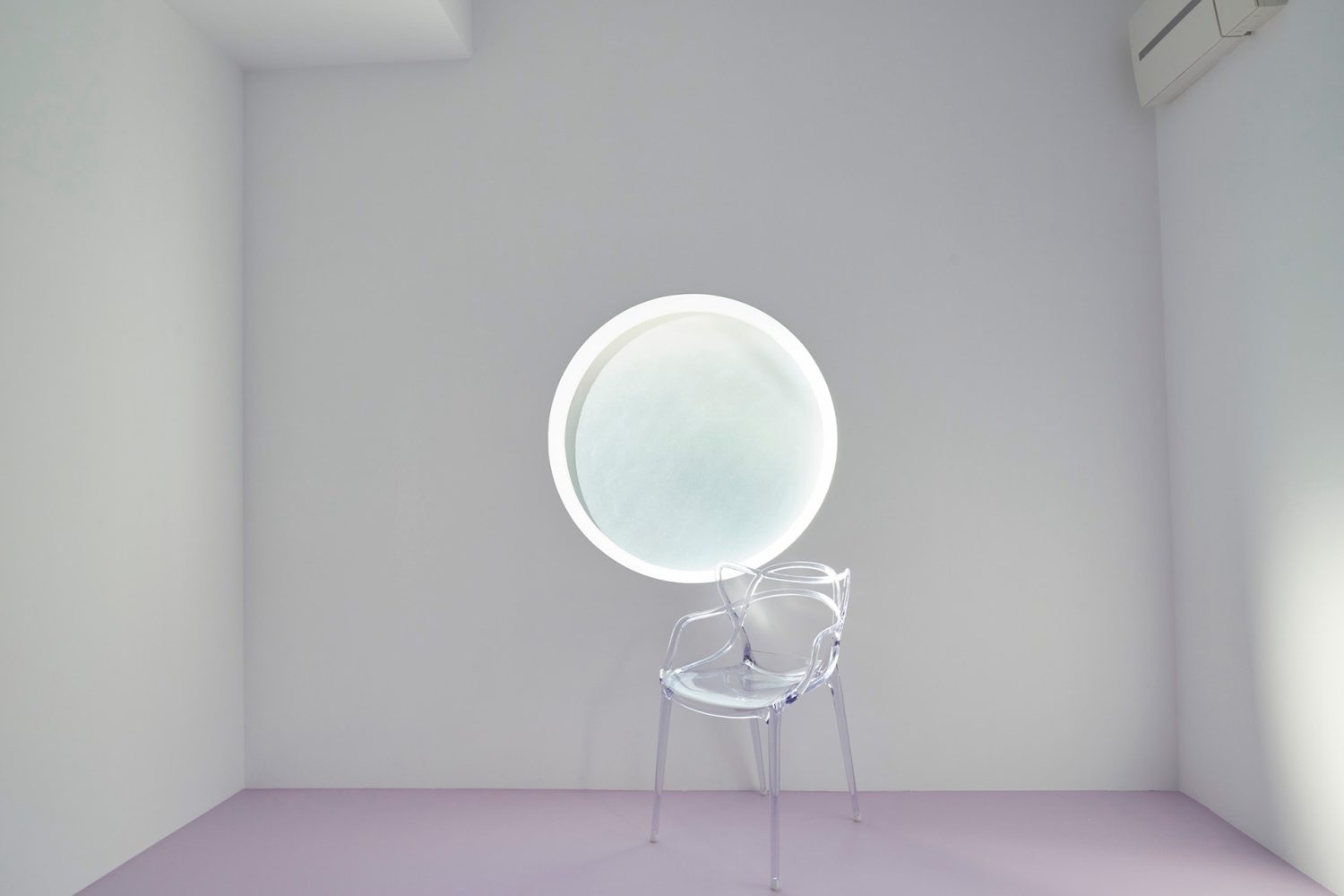 Aスペース西側の円形窓