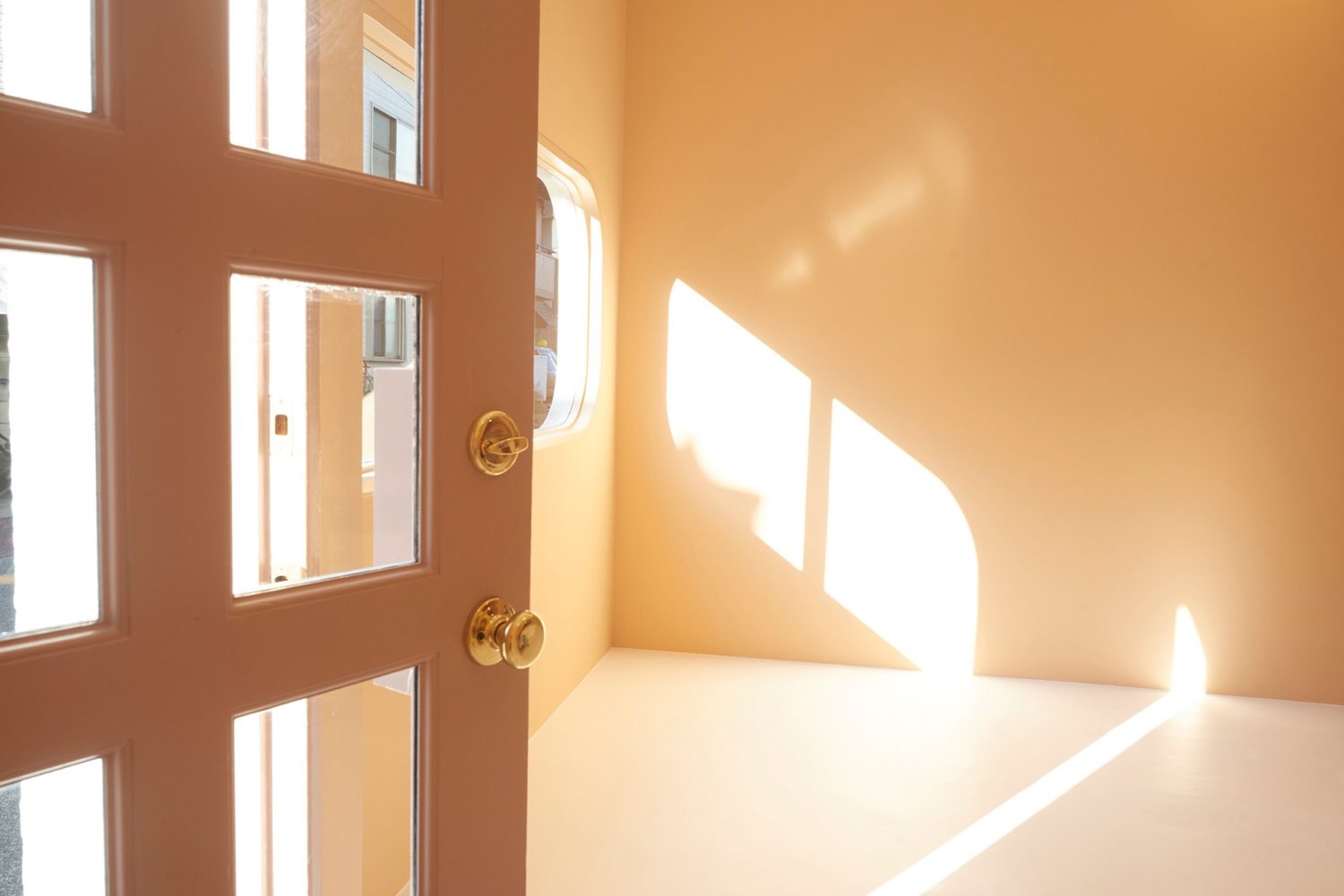 Bスペースの日射し(午後)