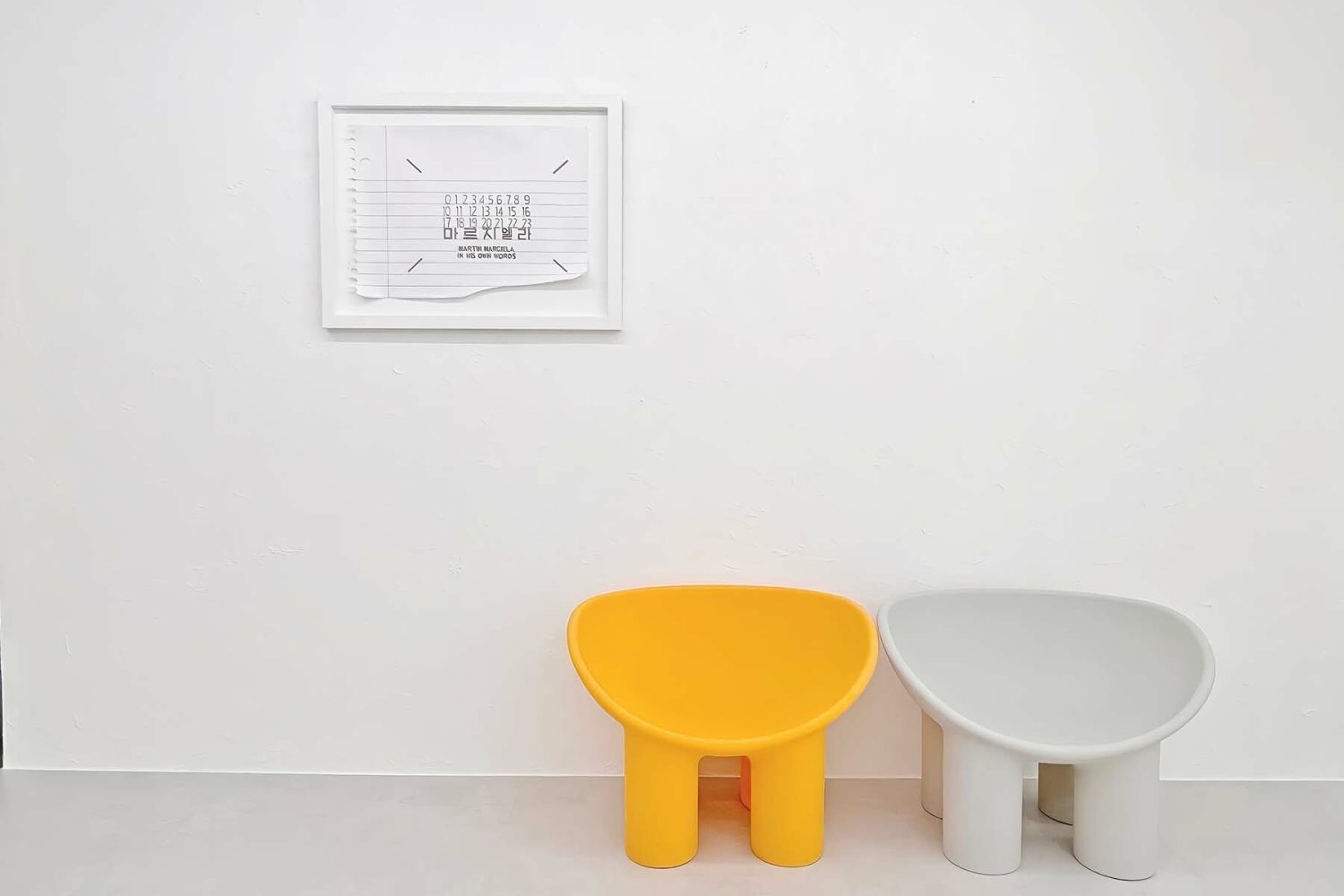 入口左側の壁面