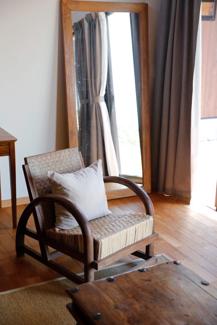 離れ 海が映り込む姿見