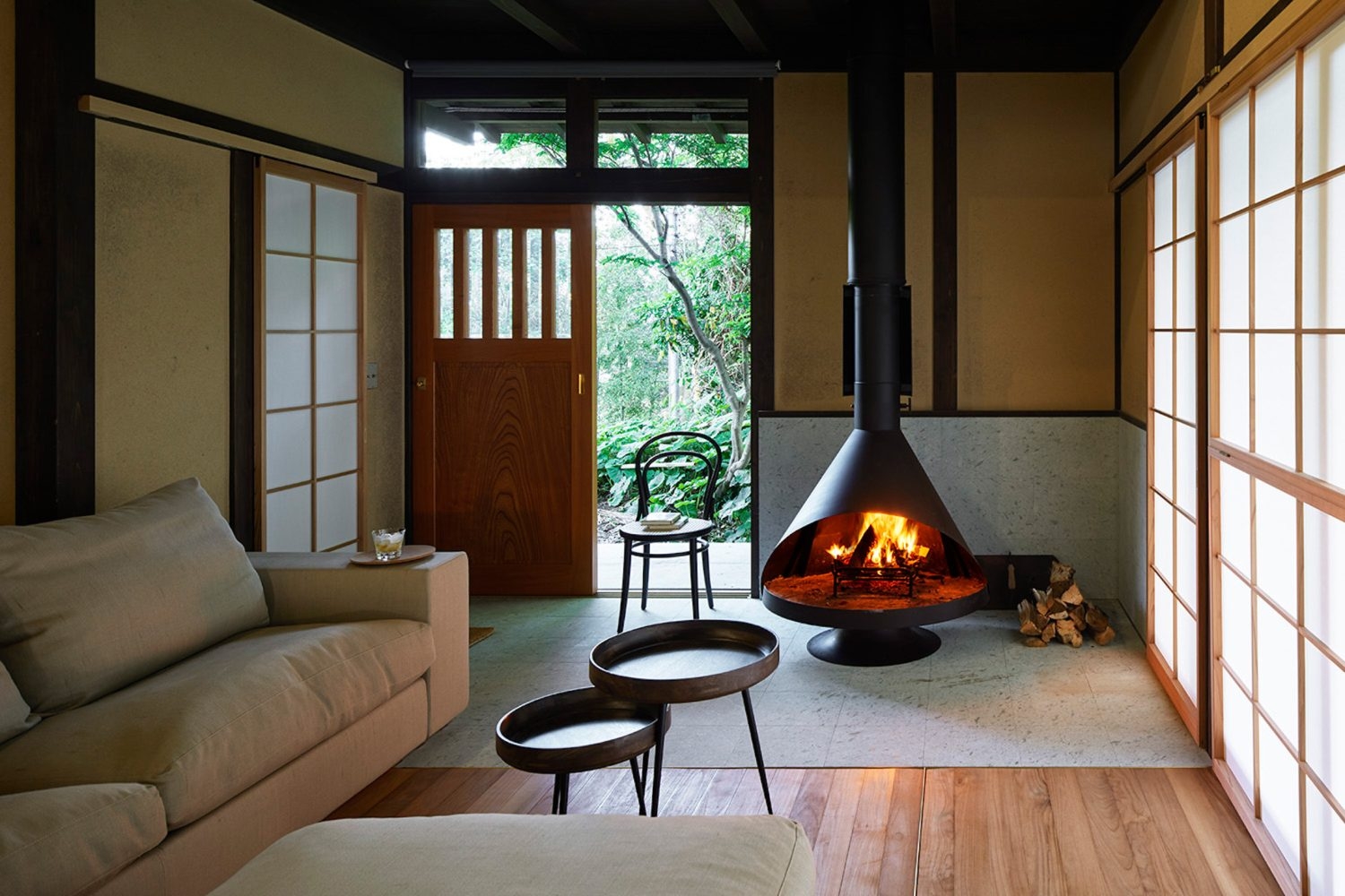 開放型の薪暖炉