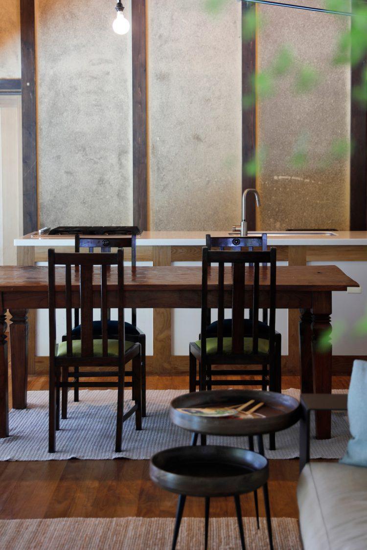 リビング側からダイニングキッチン