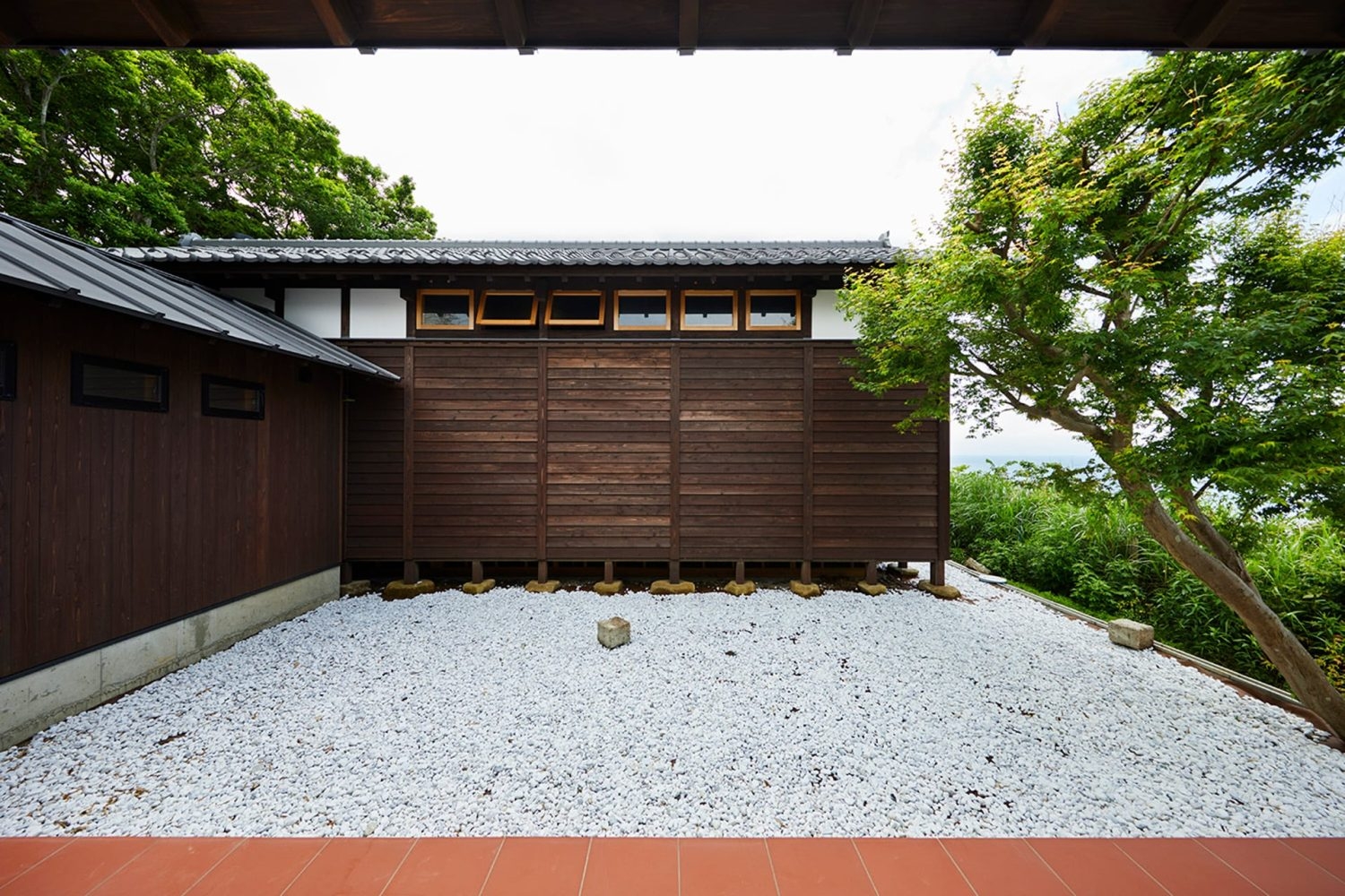 離れから母屋側