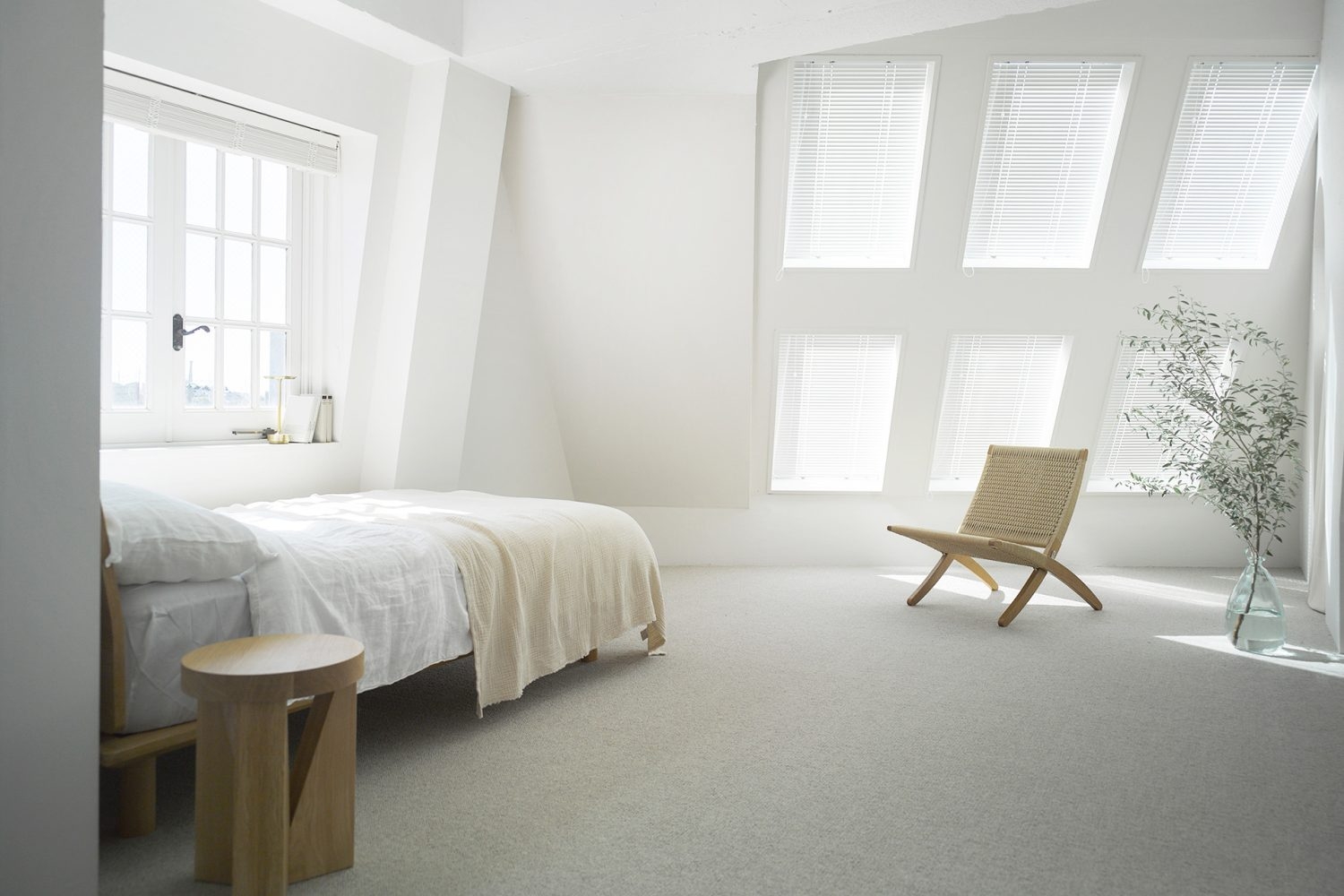 6連窓から入るやわらかな光