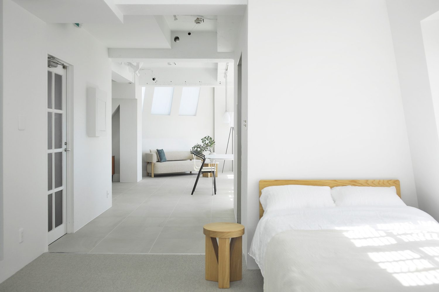 リビング抜けのベッドルーム