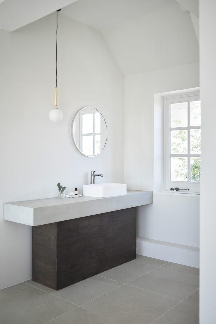 自然光が入るダミーの可動洗面(水出し可)