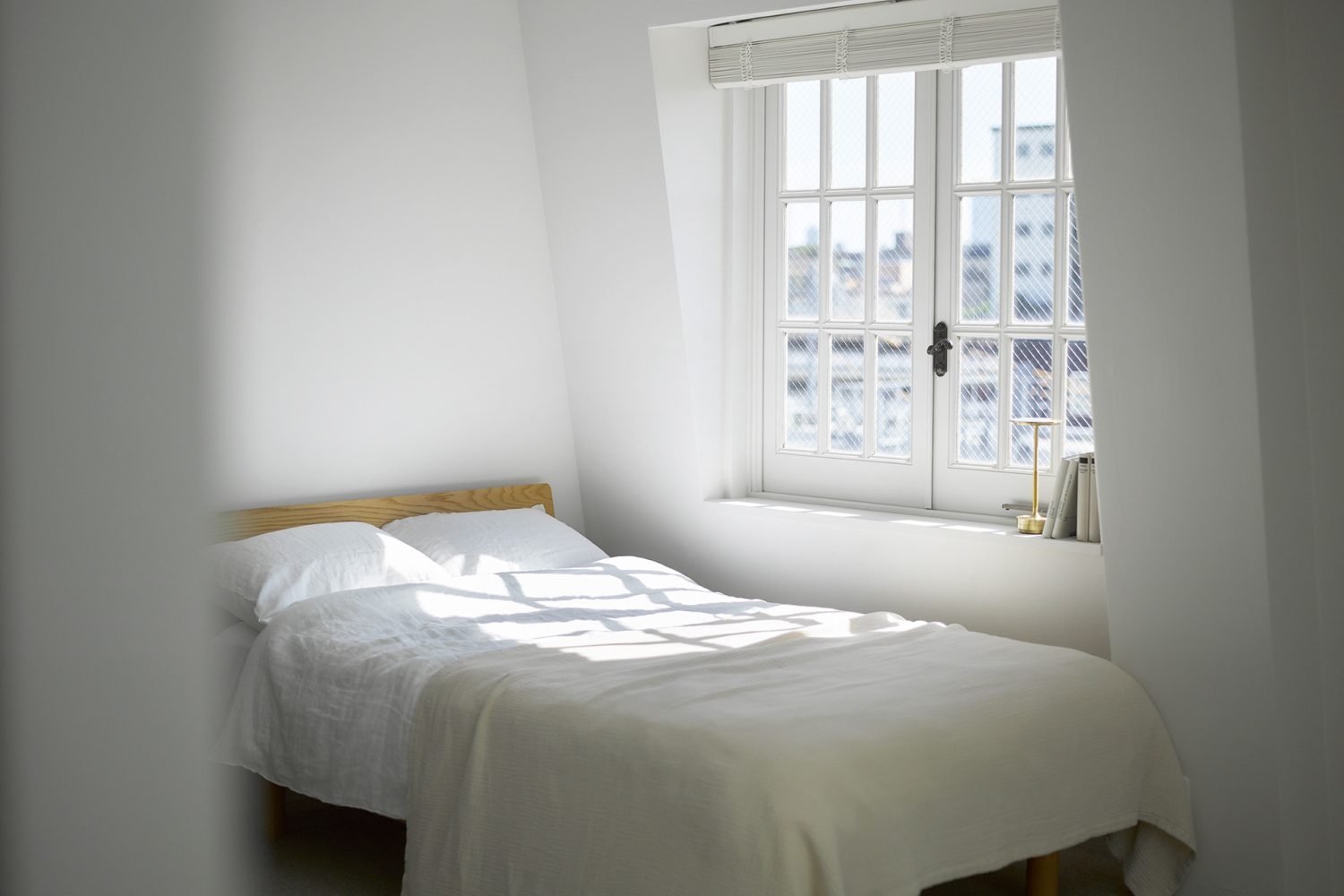 気持ちのよい光の入るベッド