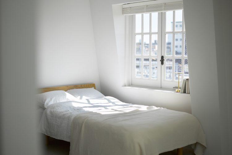 気持ちのよい光の入るベッド