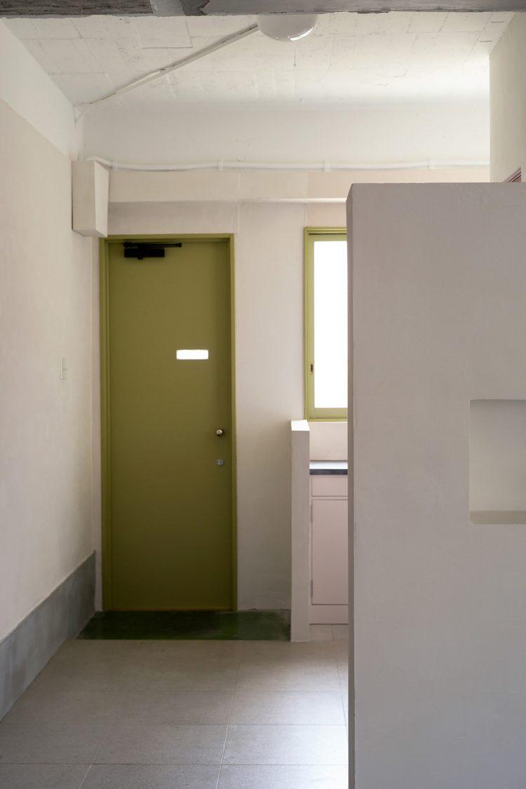 2F / 2A 緑の玄関