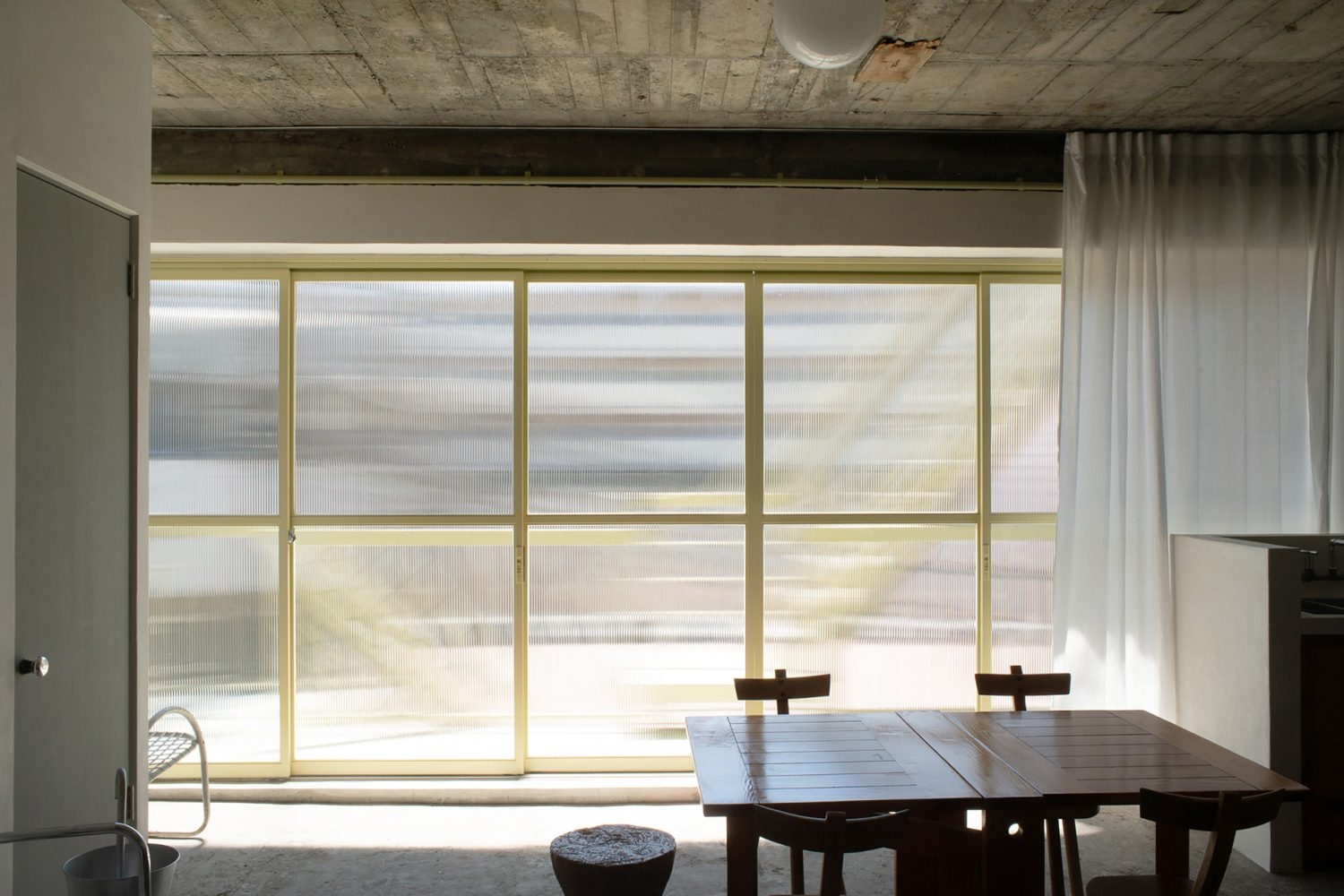 3F 引き戸から入る自然光