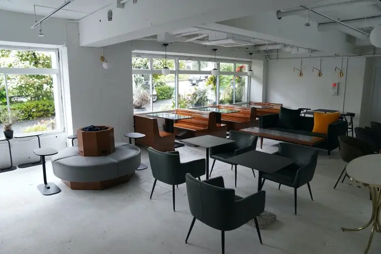 開放感ある路面店