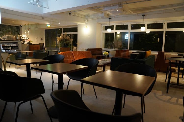 夜の店内