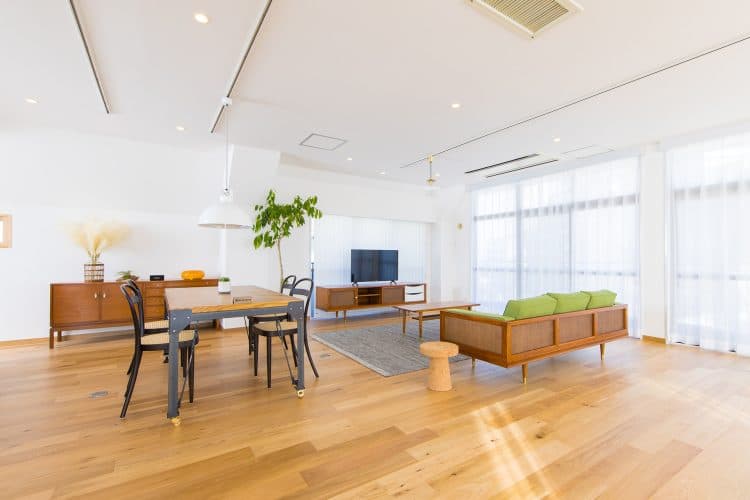 食事やテレビ視聴など家族団欒のシーン撮影におすすめ