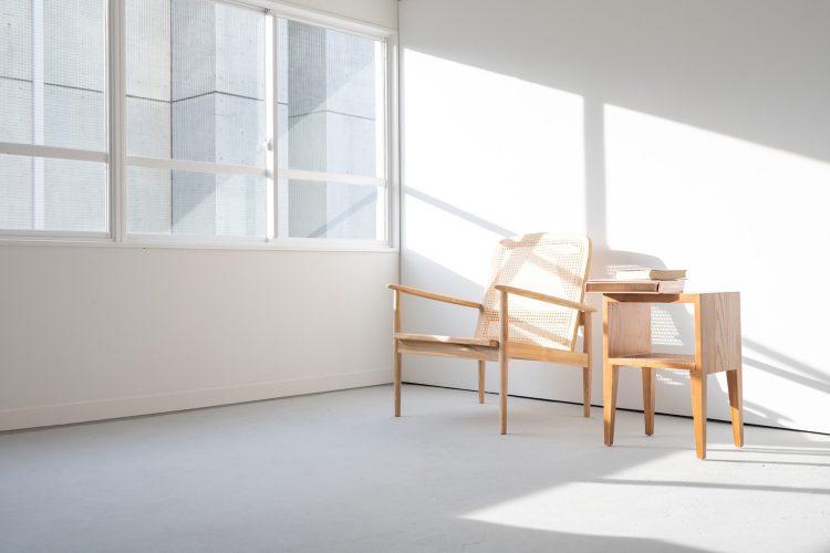 直射も入る白壁