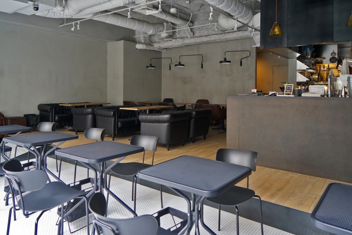 奥は1段上がった作り