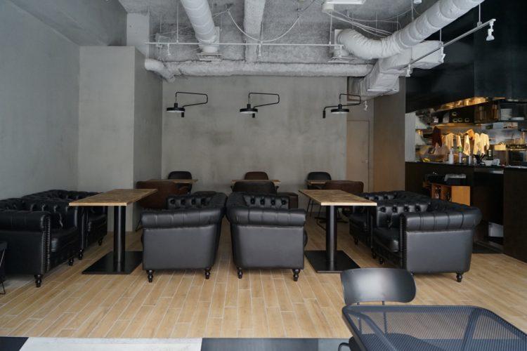 入口側から店内奥側