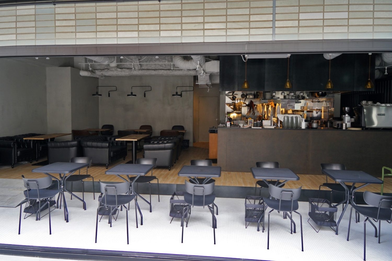 屋外からの店内