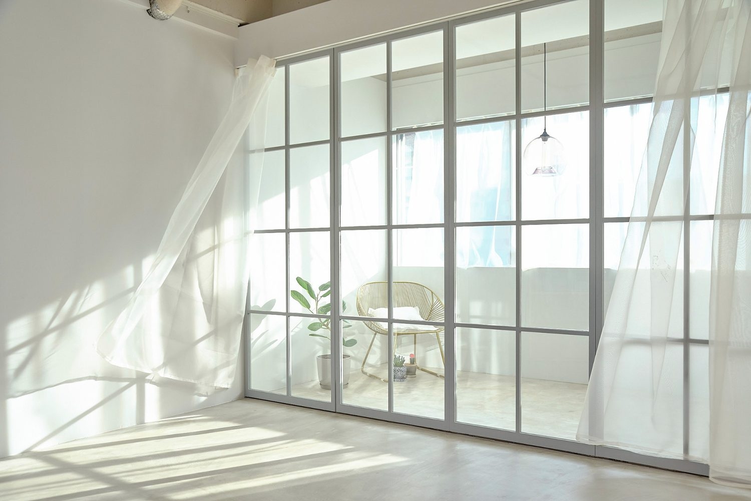 レールガラス戸で小部屋にも