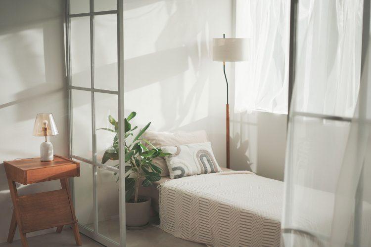 ソファはベッドに組み換え可能