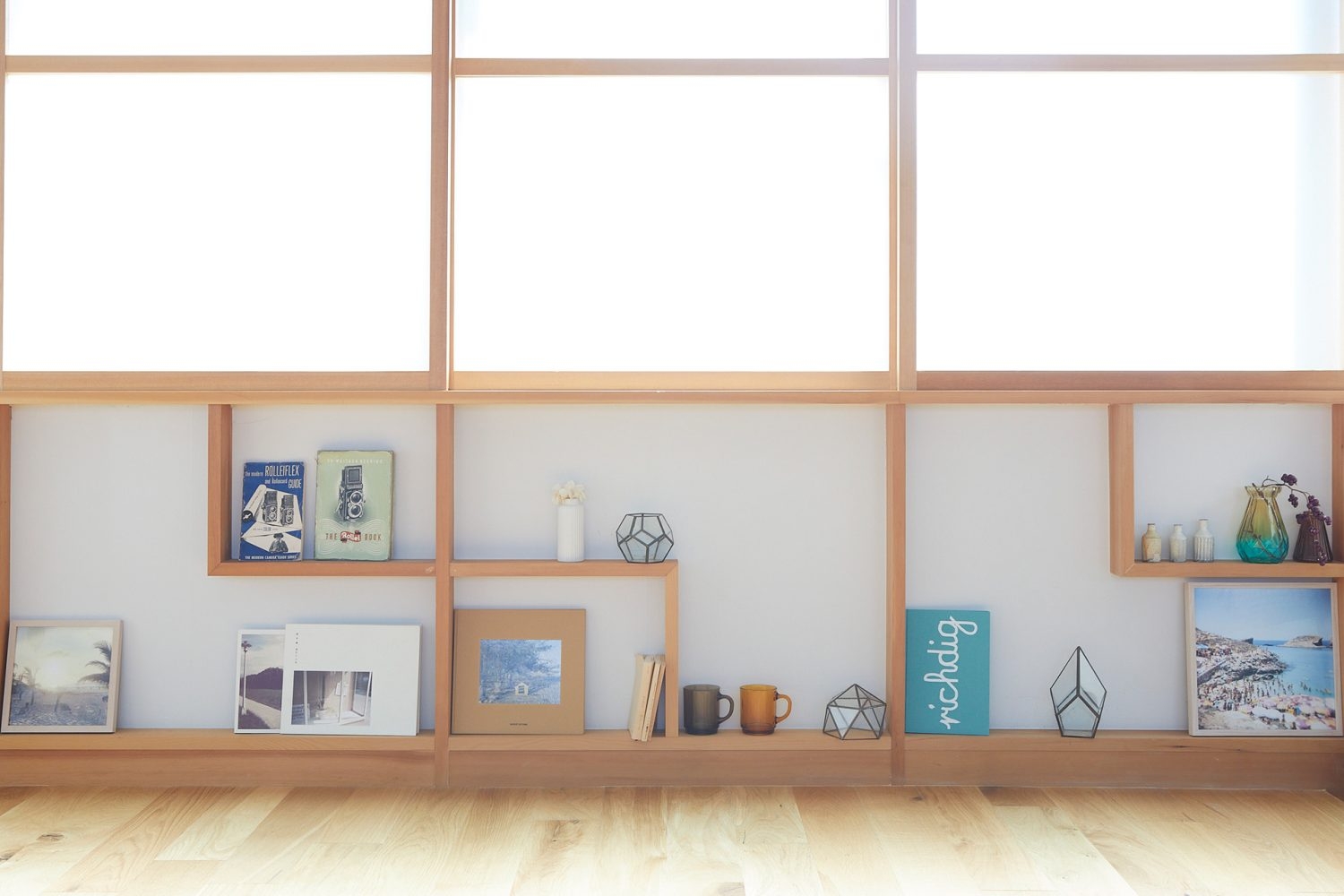 東側の造作小物棚