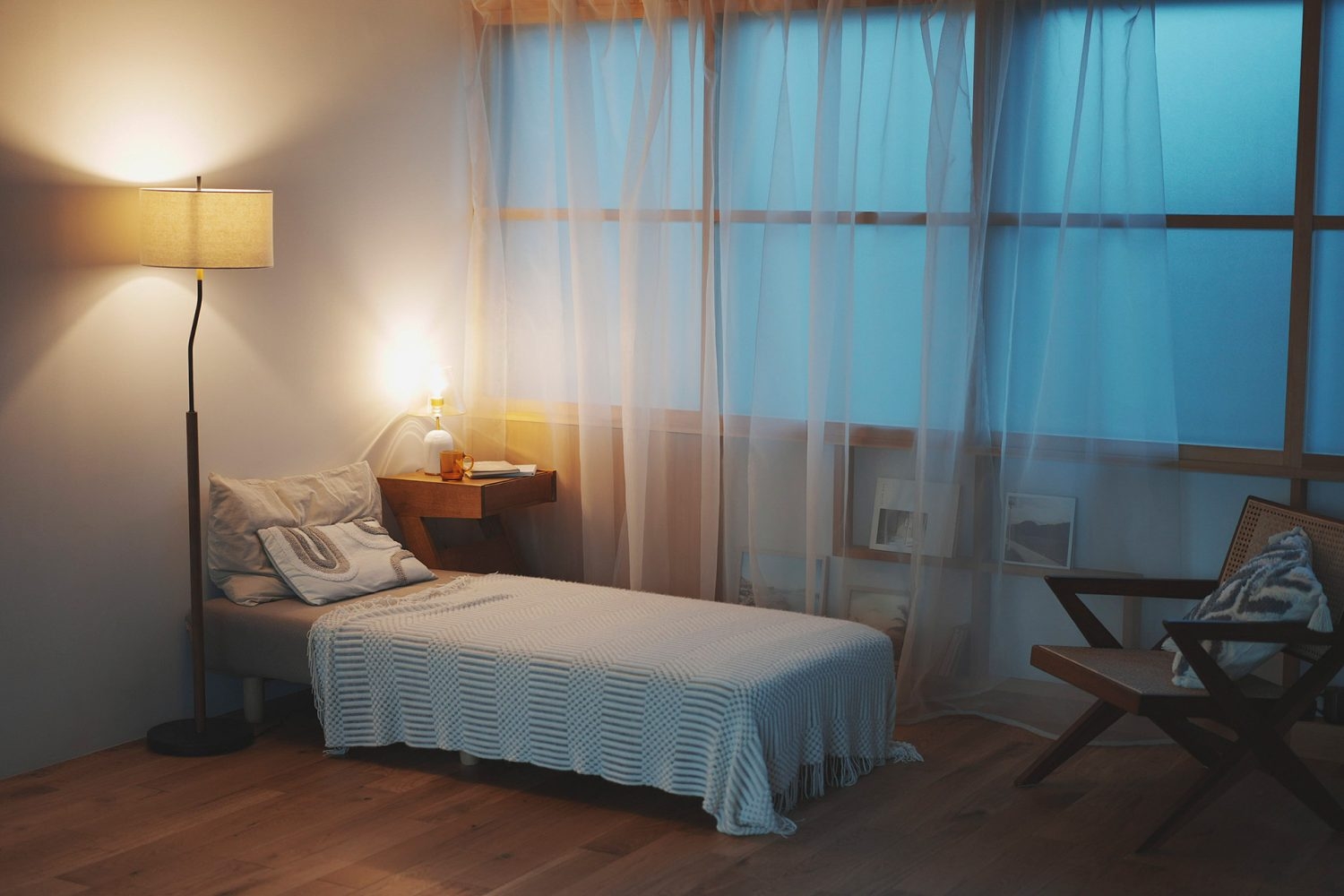 日没直後の夜のシーン