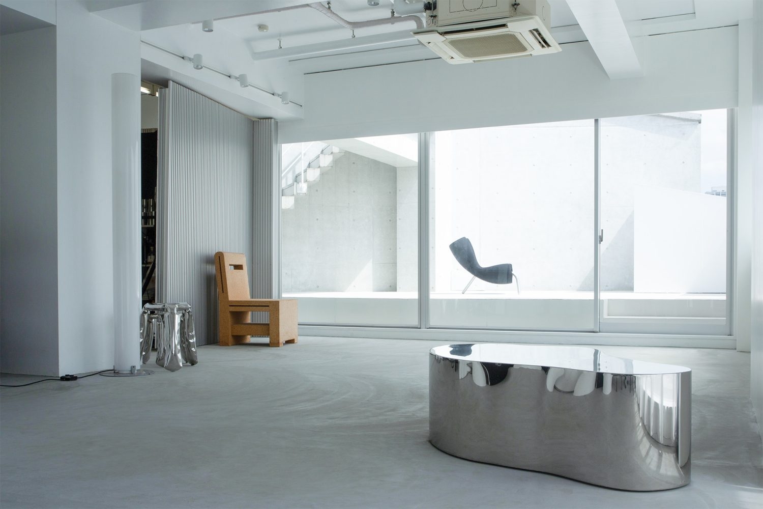 室内からのバルコニー