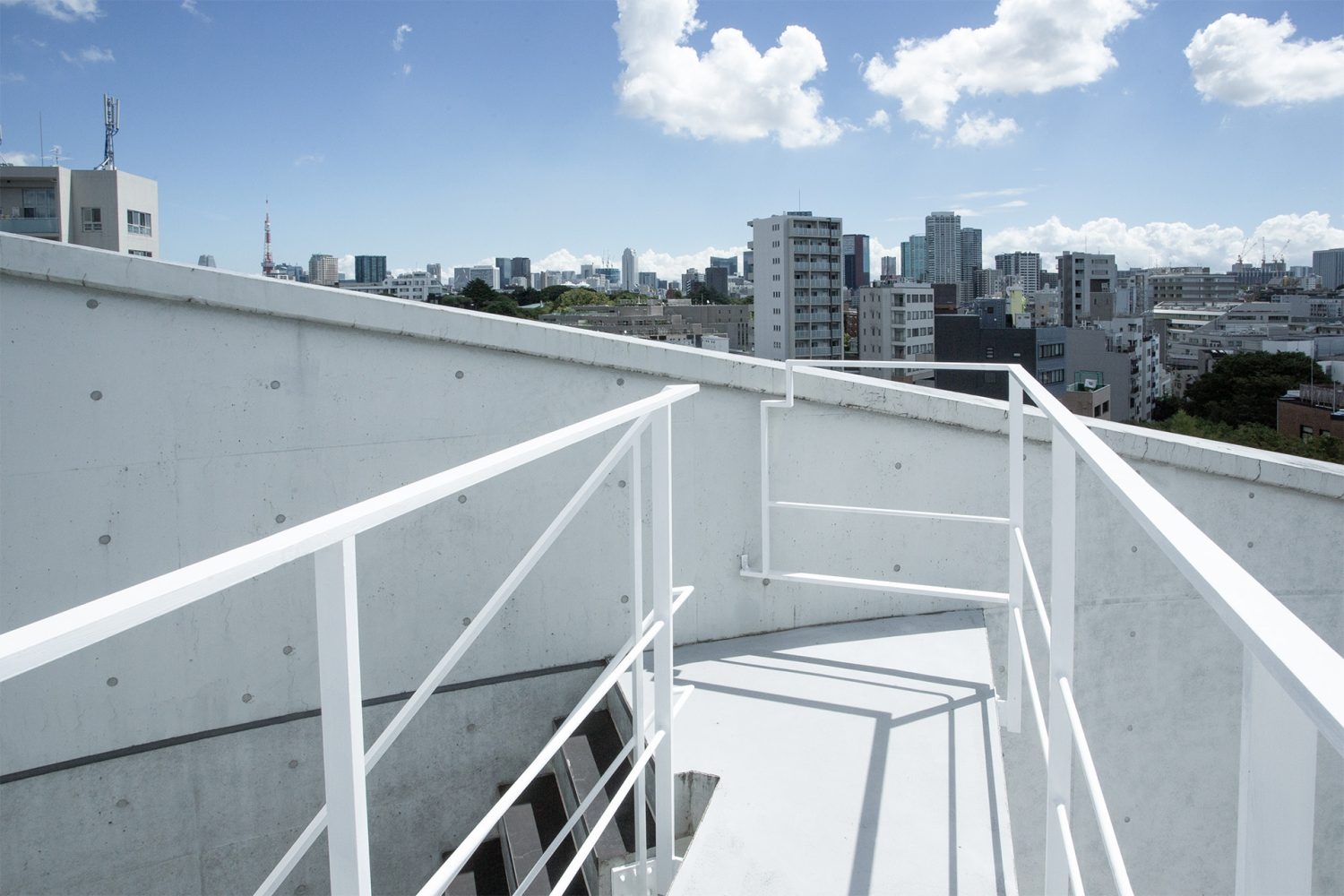 バルコニー 階段上