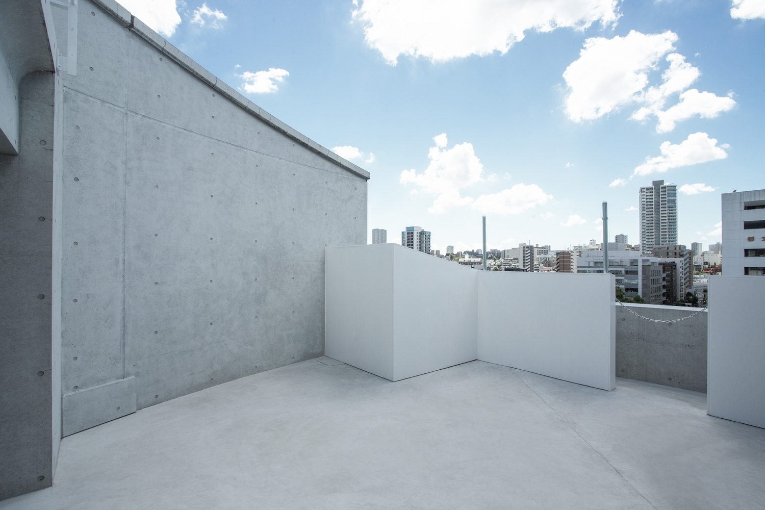 バルコニー 白壁方面