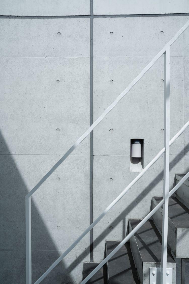 バルコニー 階段