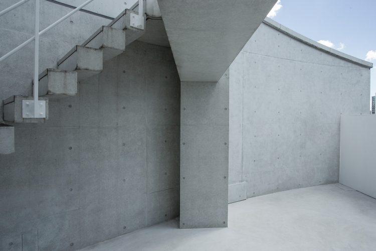 バルコニー 階段