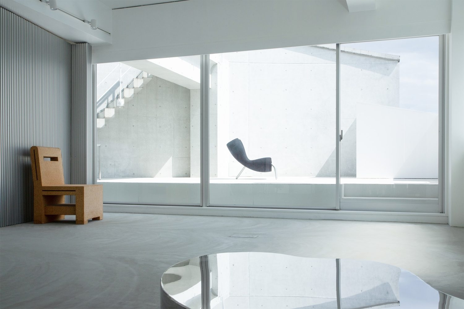 室内からバルコニー側