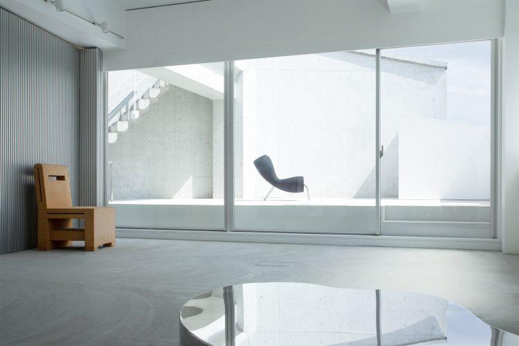 室内からバルコニー側